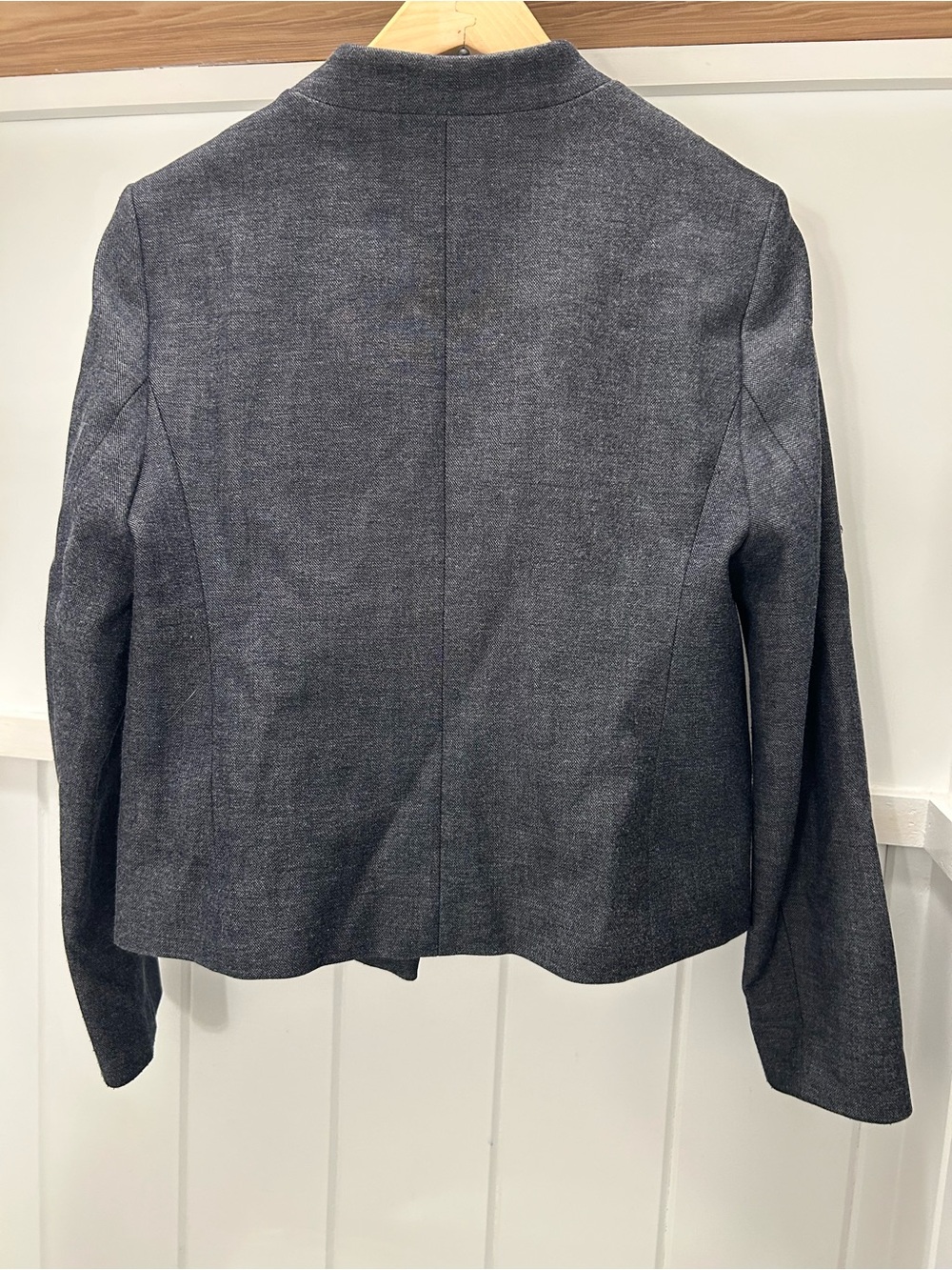 Cropped Open-Front Blazer - Picture 4 of 5